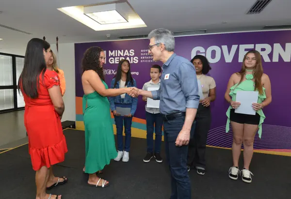 Vencedores do concurso de redação do Maio Amarelo, promovido pelo Governo de Minas, fazem visita cultural a Belo Horizonte