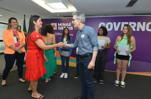 Vencedores do concurso de redação do Maio Amarelo, promovido pelo Governo de Minas, fazem visita cultural a Belo Horizonte