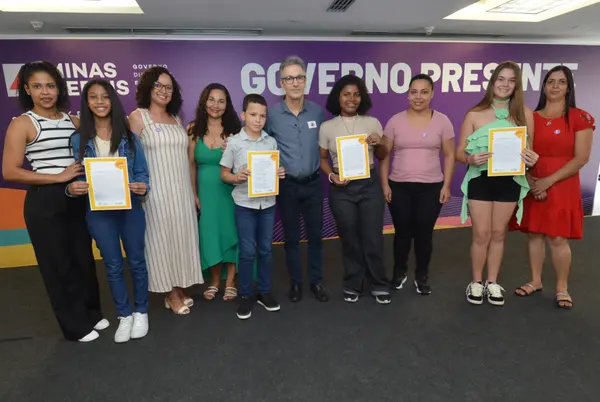 Vencedores do concurso de redação do Maio Amarelo, promovido pelo Governo de Minas, fazem visita cultural a Belo Horizonte