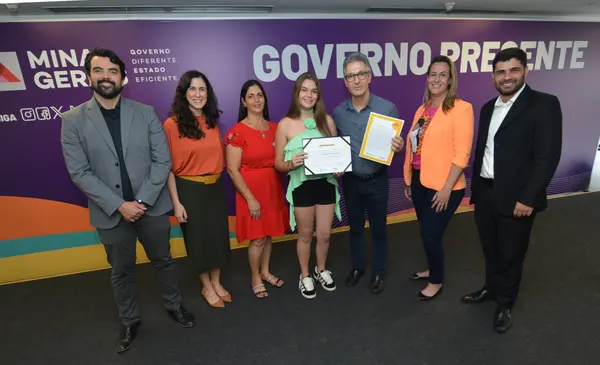Vencedores do concurso de redação do Maio Amarelo, promovido pelo Governo de Minas, fazem visita cultural a Belo Horizonte