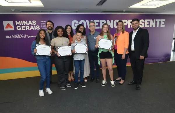 Vencedores do concurso de redação do Maio Amarelo, promovido pelo Governo de Minas, fazem visita cultural a Belo Horizonte