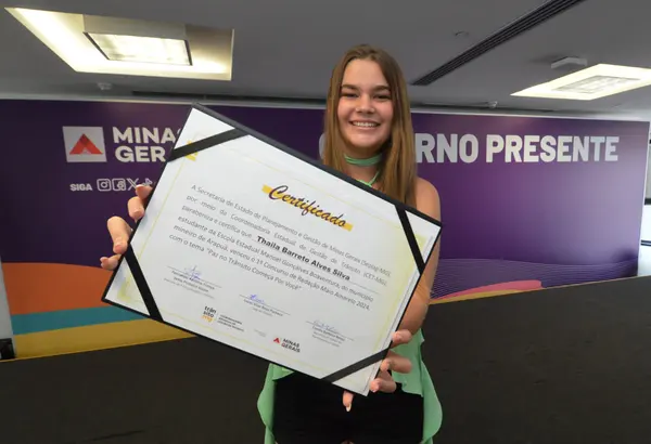 Vencedores do concurso de redação do Maio Amarelo, promovido pelo Governo de Minas, fazem visita cultural a Belo Horizonte