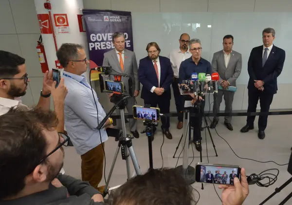 Governo de Minas assina acordo para compra de mais de 600 novos ônibus para o transporte metropolitano
