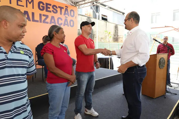 Governo de Minas entrega 80 apartamentos para famílias que moravam em áreas de inundação