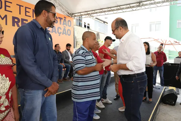 Governo de Minas entrega 80 apartamentos para famílias que moravam em áreas de inundação