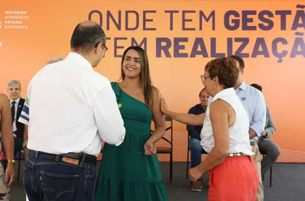 Governo de Minas entrega 80 apartamentos para famílias que moravam em áreas de inundação