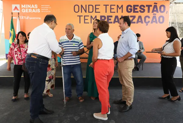 Governo de Minas entrega 80 apartamentos para famílias que moravam em áreas de inundação