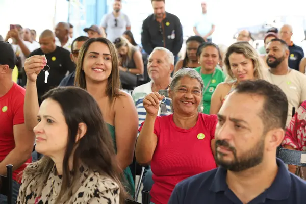 Governo de Minas entrega 80 apartamentos para famílias que moravam em áreas de inundação