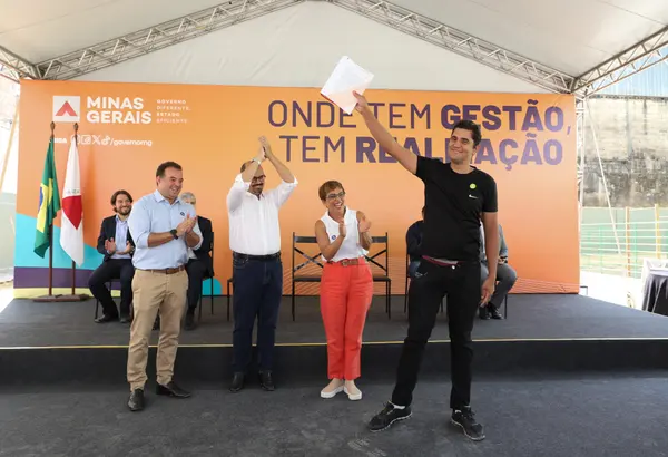 Governo de Minas entrega 80 apartamentos para famílias que moravam em áreas de inundação