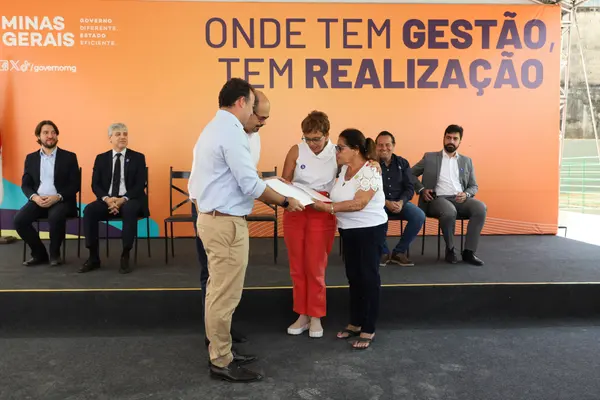 Governo de Minas entrega 80 apartamentos para famílias que moravam em áreas de inundação