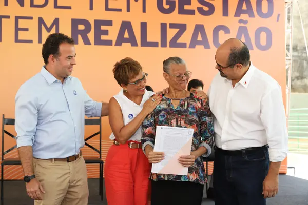 Governo de Minas entrega 80 apartamentos para famílias que moravam em áreas de inundação