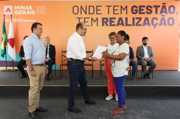 Governo de Minas entrega 80 apartamentos para famílias que moravam em áreas de inundação