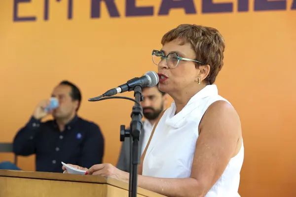 Governo de Minas entrega 80 apartamentos para famílias que moravam em áreas de inundação