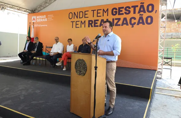 Governo de Minas entrega 80 apartamentos para famílias que moravam em áreas de inundação