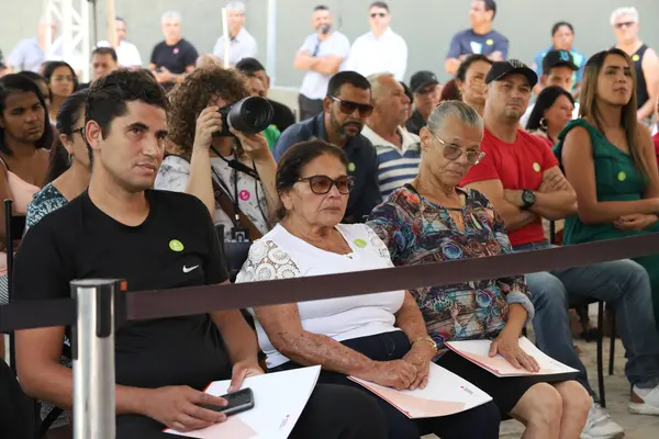 Governo de Minas entrega 80 apartamentos para famílias que moravam em áreas de inundação