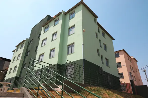 Governo de Minas entrega 80 apartamentos para famílias que moravam em áreas de inundação
