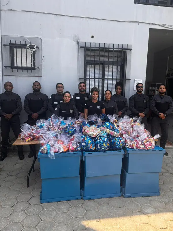 Quatro mil brinquedos produzidos por detentos são distribuídos em comemoração ao Dia das Crianças
