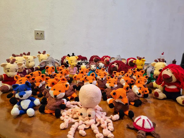 Quatro mil brinquedos produzidos por detentos são distribuídos em comemoração ao Dia das Crianças