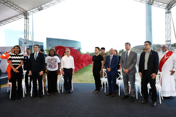 Monumento Bruma Leve presta homenagem às 272 joias de Brumadinho
