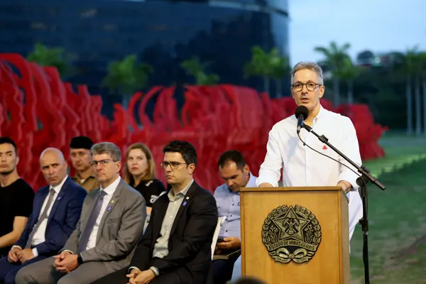Monumento Bruma Leve presta homenagem às 272 joias de Brumadinho