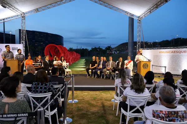 Monumento Bruma Leve presta homenagem às 272 joias de Brumadinho