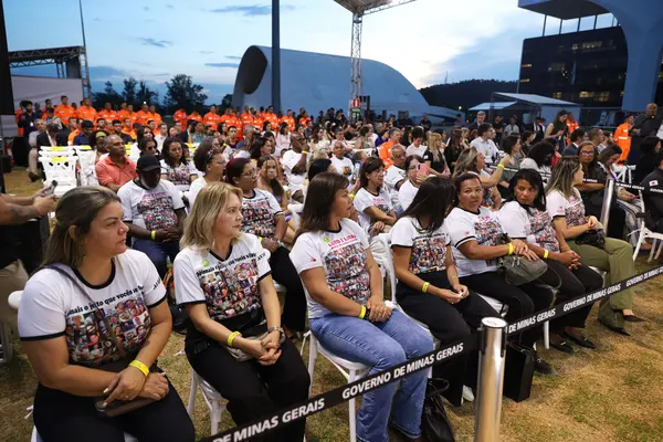 Monumento Bruma Leve presta homenagem às 272 joias de Brumadinho