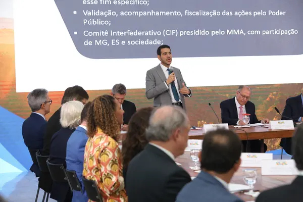 Governo de Minas e outros compromitentes assinam Novo Acordo de Mariana