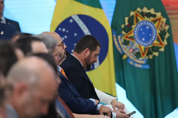 Governo de Minas e outros compromitentes assinam Novo Acordo de Mariana