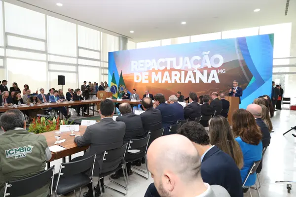 Governo de Minas e outros compromitentes assinam Novo Acordo de Mariana