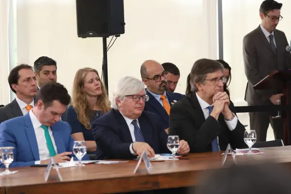 Governo de Minas e outros compromitentes assinam Novo Acordo de Mariana