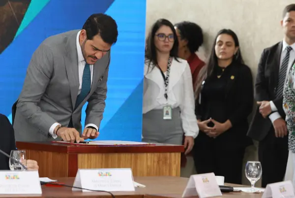 Governo de Minas e outros compromitentes assinam Novo Acordo de Mariana