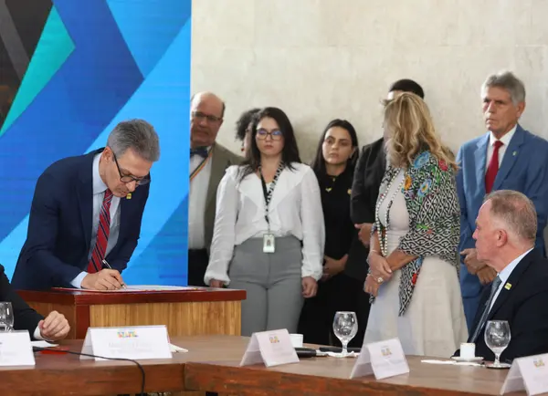 Governo de Minas e outros compromitentes assinam Novo Acordo de Mariana