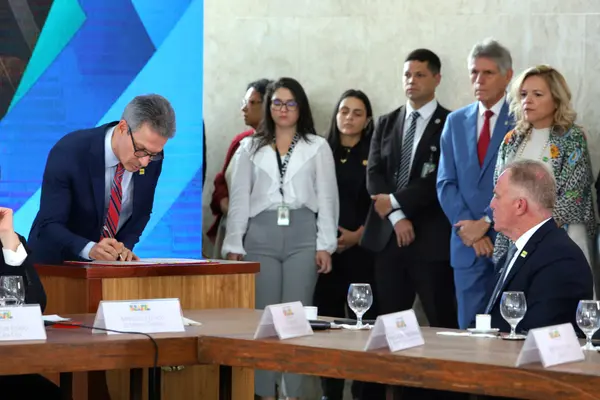 Governo de Minas e outros compromitentes assinam Novo Acordo de Mariana