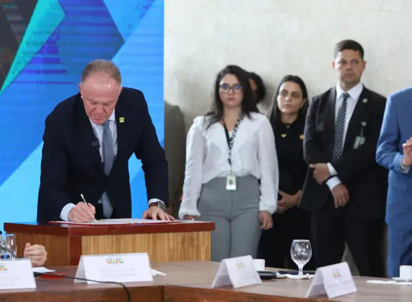 Governo de Minas e outros compromitentes assinam Novo Acordo de Mariana