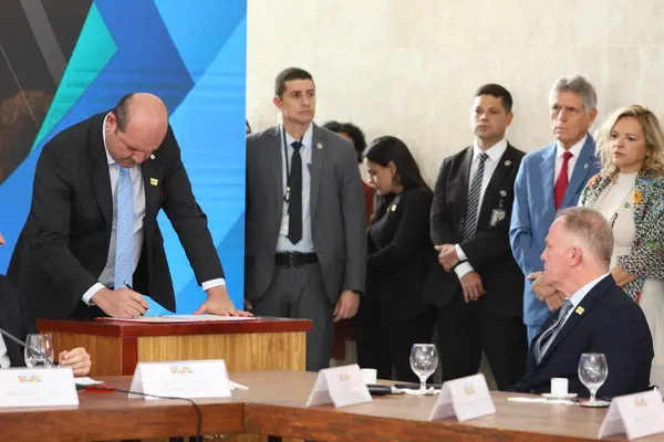 Governo de Minas e outros compromitentes assinam Novo Acordo de Mariana