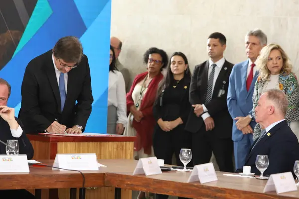 Governo de Minas e outros compromitentes assinam Novo Acordo de Mariana