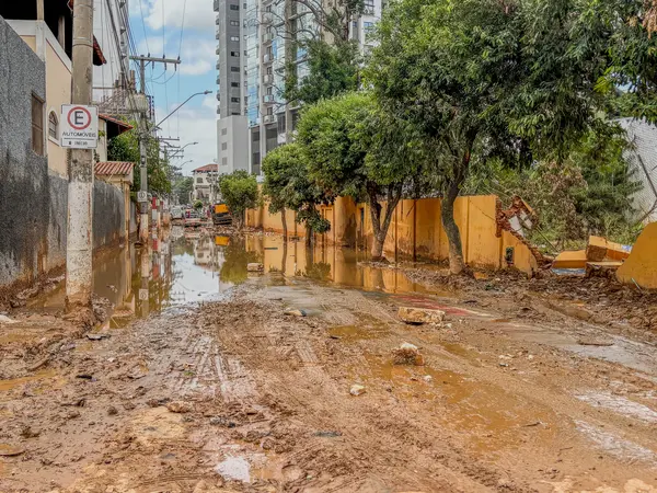 Governo de Minas segue mobilizado após grave acidente na BR-116, em Teófilo Otoni