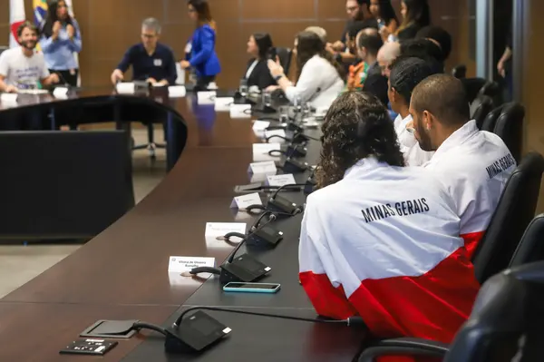 Governo de Minas sanciona lei e amplia bolsa de incentivo para atletas e treinadores surdos