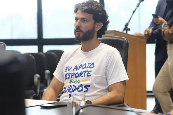 Governo de Minas sanciona lei e amplia bolsa de incentivo para atletas e treinadores surdos
