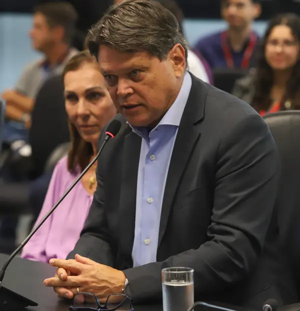 Governo de Minas sanciona lei e amplia bolsa de incentivo para atletas e treinadores surdos