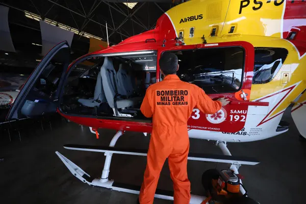 Governo de Minas entrega novos helicópteros para resgate aeromédico e de emergência no estado