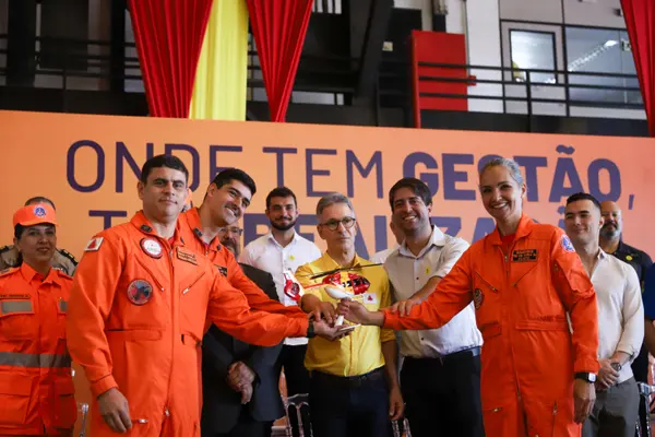 Governo de Minas entrega novos helicópteros para resgate aeromédico e de emergência no estado