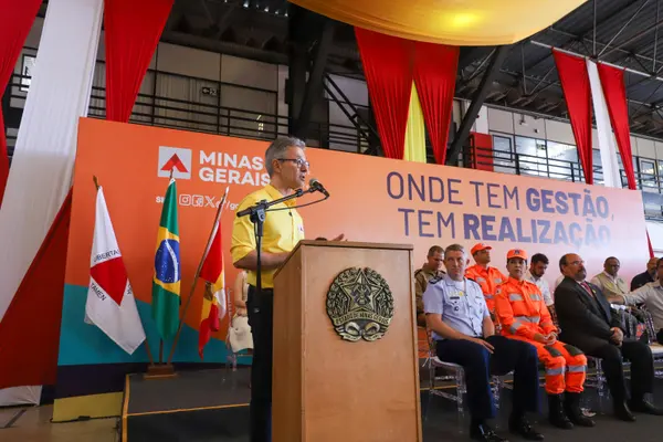 Governo de Minas entrega novos helicópteros para resgate aeromédico e de emergência no estado
