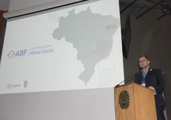 Governo de Minas e ABF assinam acordo para desenvolver o mercado de franquias, que gera cerca de 150 mil empregos no estado