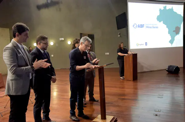 Governo de Minas e ABF assinam acordo para desenvolver o mercado de franquias, que gera cerca de 150 mil empregos no estado