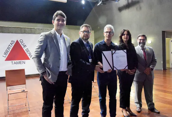 Governo de Minas e ABF assinam acordo para desenvolver o mercado de franquias, que gera cerca de 150 mil empregos no estado