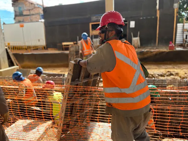 Governo de Minas vistoria obras adiantadas do Metrô da RMBH e reforça cronograma de inaugurações para 2026