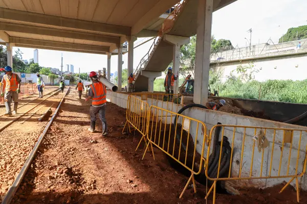 Governo de Minas vistoria obras adiantadas do Metrô da RMBH e reforça cronograma de inaugurações para 2026