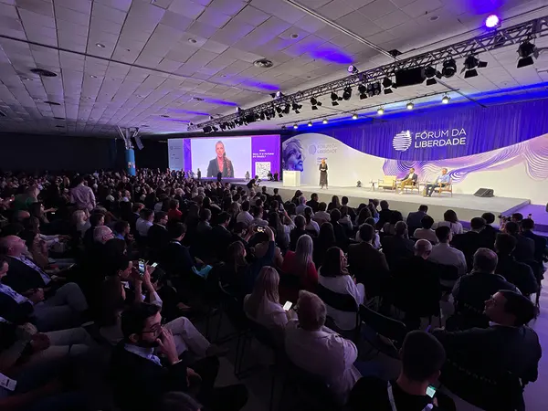 Governador apresenta balanço de investimentos privados e ações de educação no Fórum da Liberdade, em Porto Alegre (RS)