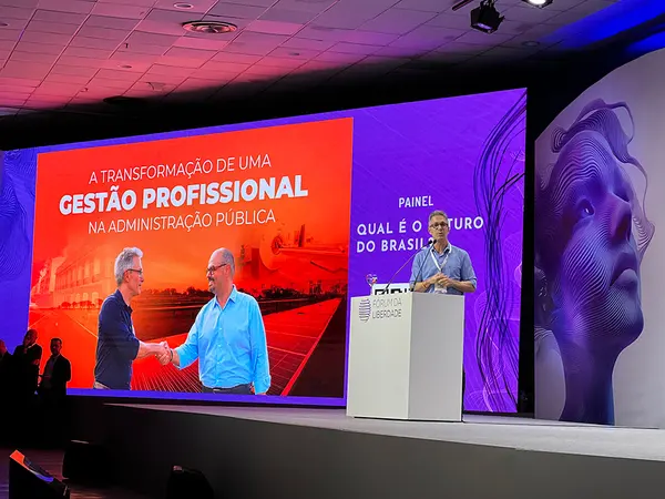 Governador apresenta balanço de investimentos privados e ações de educação no Fórum da Liberdade, em Porto Alegre (RS)